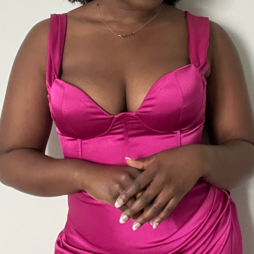 Miss circle Zarah Fuchsia High Slit Corset Satin Dress
